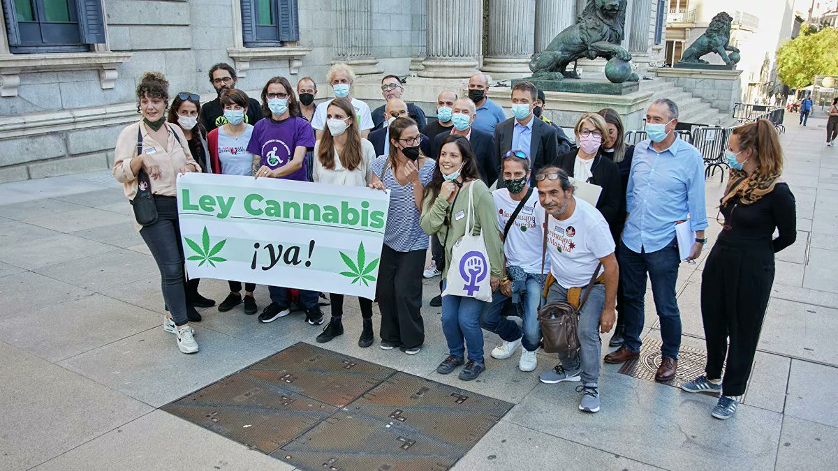 cannaworldj_pt's tweet photo. Quer saber mais sobre a indústria da cannabis? Clique no link e acesse na Cannabis World Journals https://t.co/PgCrAdo1Vx https://t.co/wZBieGedJR