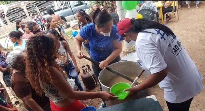 Class987FM's tweet photo. #ClassInforma #1Nov//Juan Carlos Villegas, candidato a la Alcaldía del municipio Tinaquillo por la Alianza Democrática, desarrolló una jornada social en el sector Apamates 1 y también le presentó a los vecinos su plan de gobierno, todo eso de cara a las elecciones del #21Nov. https://t.co/airYjgCtZ3
