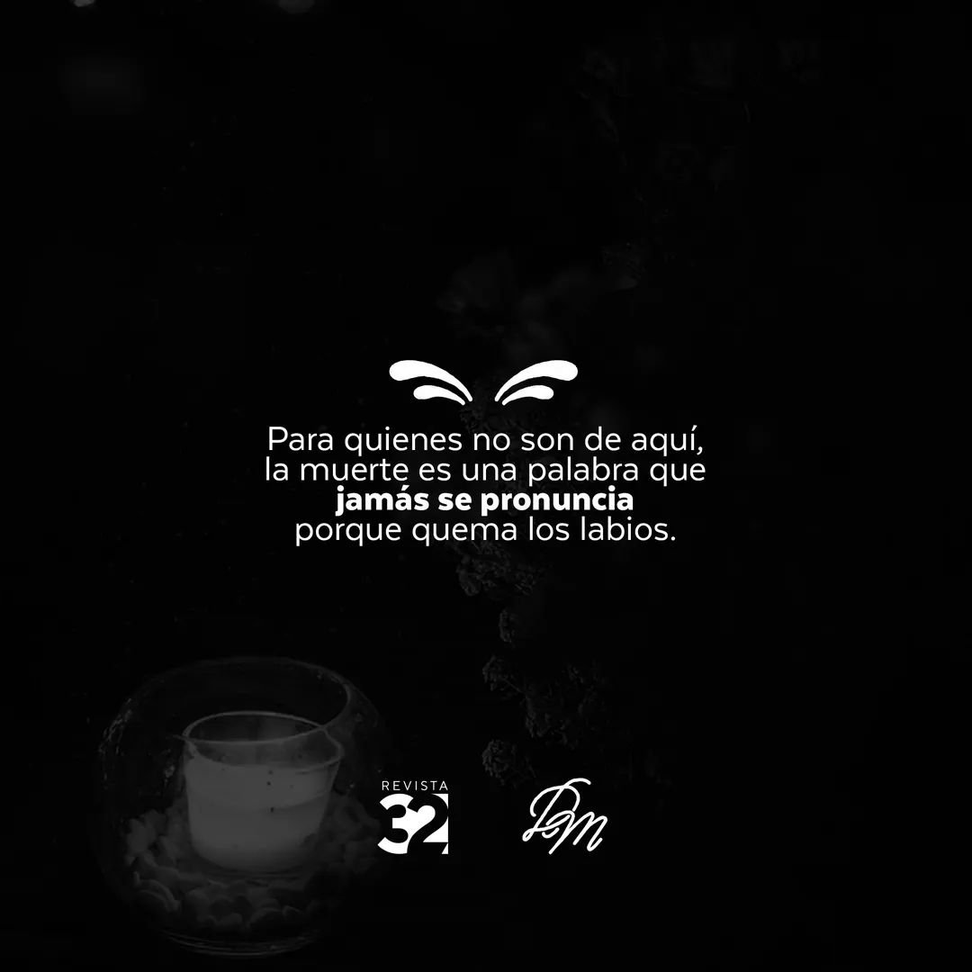 revista32's tweet photo. #DíadeMuertos es una tradición mexicana celebrada para recordar y honrar a las personas que ya no se encuentran en vida con nosotros. 🌼🕯

Entre flores, colores, sabores y olores, recordamos cada año a quienes ya no están. 🕯 https://t.co/goHGA9bpoY