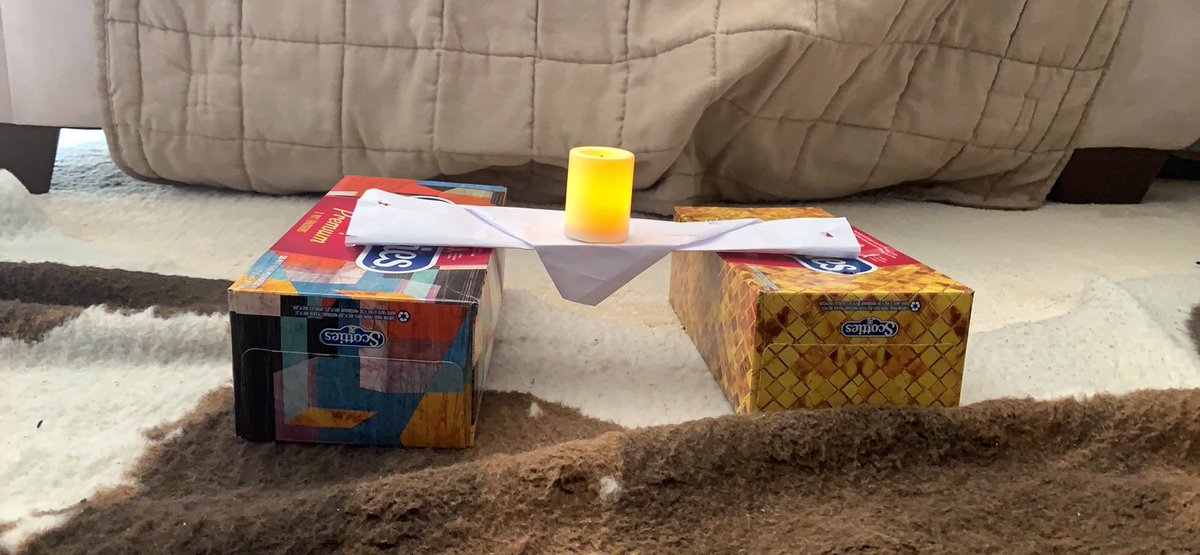 Grade 3 engineers! With just a single piece of paper students figured out different ways to create a bridge to hold a load. 🌉