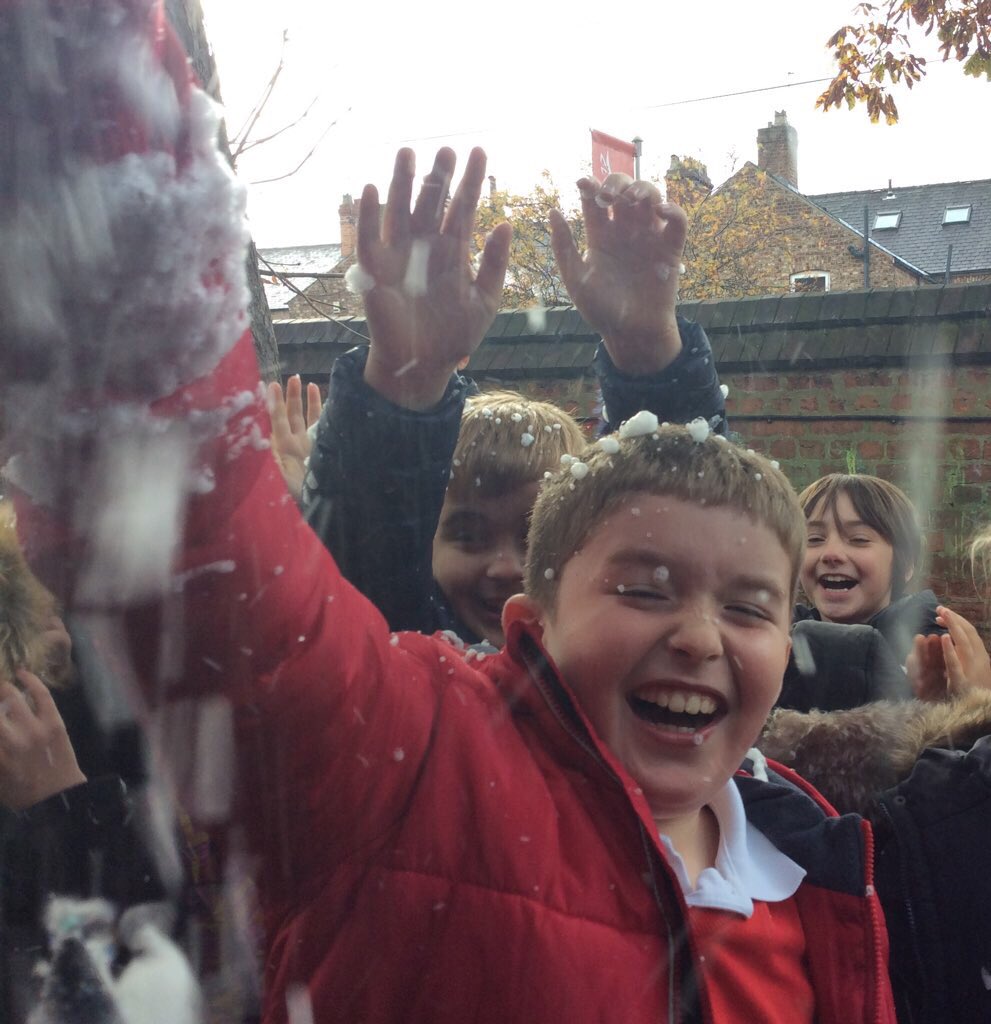 MrsC_017's tweet photo. Fossgate loved immersing themselves into The Lion, The Witch and The Wardrobe today! ๐ฆ๐งโโ๏ธ๐ชStepping into a snowy, winter woodland just like Lucy!โ๏ธ Followed by a movie afternoon watching the film version ๐ฅ @EddonMrs @HaxbyRoad #HR100 #HRReading #BookHook https://t.co/CFjTk6xkBj