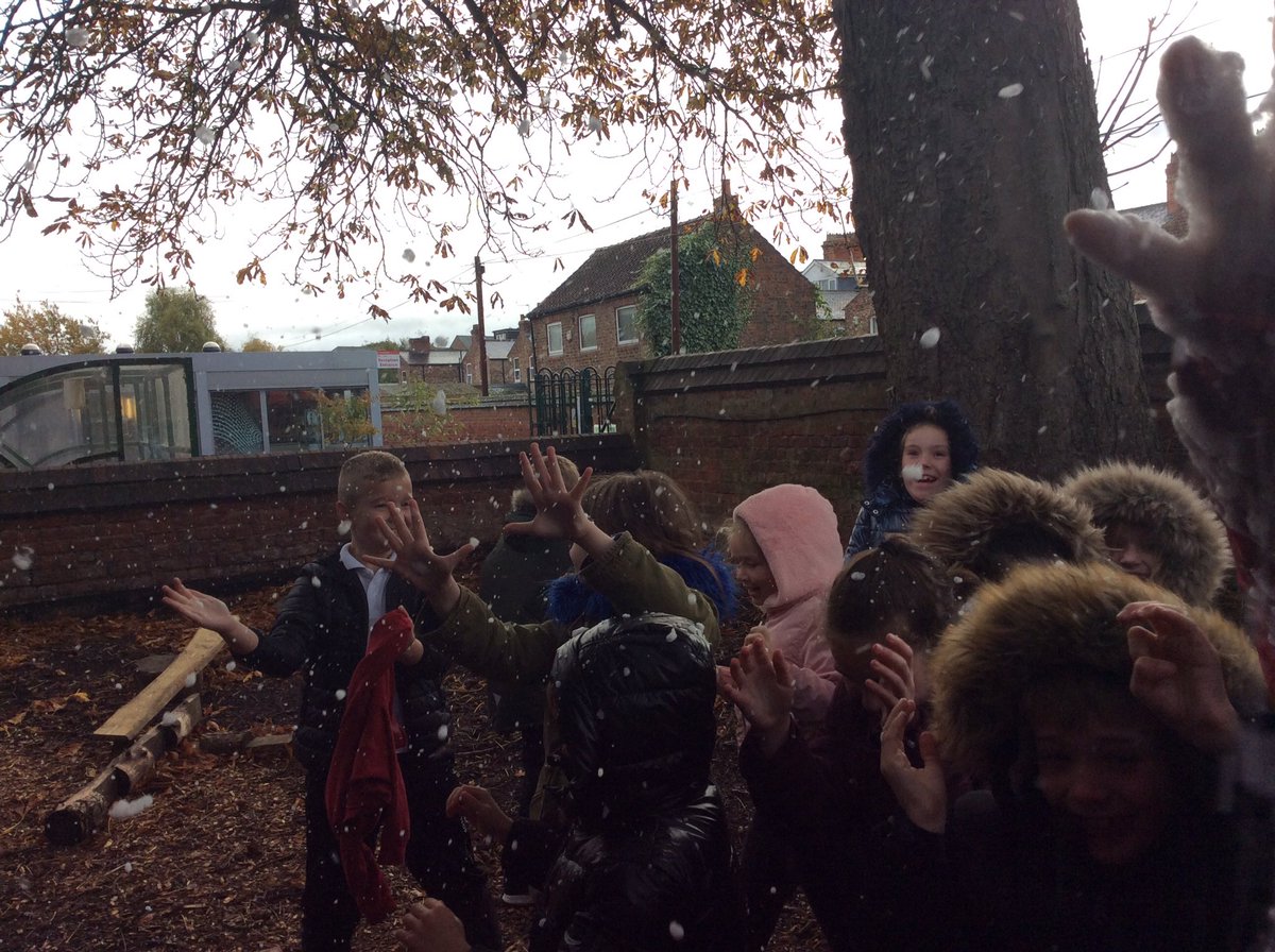 MrsC_017's tweet photo. Fossgate loved immersing themselves into The Lion, The Witch and The Wardrobe today! ๐ฆ๐งโโ๏ธ๐ชStepping into a snowy, winter woodland just like Lucy!โ๏ธ Followed by a movie afternoon watching the film version ๐ฅ @EddonMrs @HaxbyRoad #HR100 #HRReading #BookHook https://t.co/CFjTk6xkBj