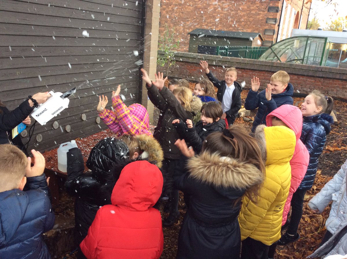 MrsC_017's tweet photo. Fossgate loved immersing themselves into The Lion, The Witch and The Wardrobe today! ๐ฆ๐งโโ๏ธ๐ชStepping into a snowy, winter woodland just like Lucy!โ๏ธ Followed by a movie afternoon watching the film version ๐ฅ @EddonMrs @HaxbyRoad #HR100 #HRReading #BookHook https://t.co/CFjTk6xkBj