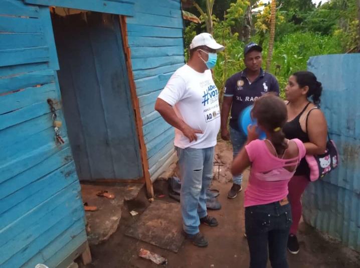 Class987FM's tweet photo. #ClassInforma #1Nov//Juan Carlos Villegas, candidato a la Alcaldía del municipio Tinaquillo por la Alianza Democrática, desarrolló una jornada social en el sector Apamates 1 y también le presentó a los vecinos su plan de gobierno, todo eso de cara a las elecciones del #21Nov. https://t.co/airYjgCtZ3