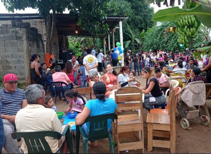 Class987FM's tweet photo. #ClassInforma #1Nov//Juan Carlos Villegas, candidato a la Alcaldía del municipio Tinaquillo por la Alianza Democrática, desarrolló una jornada social en el sector Apamates 1 y también le presentó a los vecinos su plan de gobierno, todo eso de cara a las elecciones del #21Nov. https://t.co/airYjgCtZ3