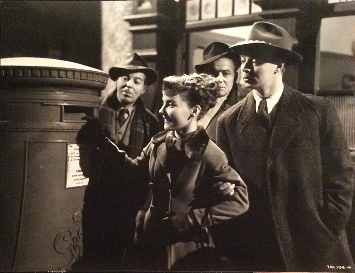 TalkingPicsTV's tweet photo. Late night comedy with #JimmyHanley #PetulaClark #LindenTravers #AnthonyNewley 10:50pm DON'T EVER LEAVE ME (1949) https://t.co/KvKeDhYzTY