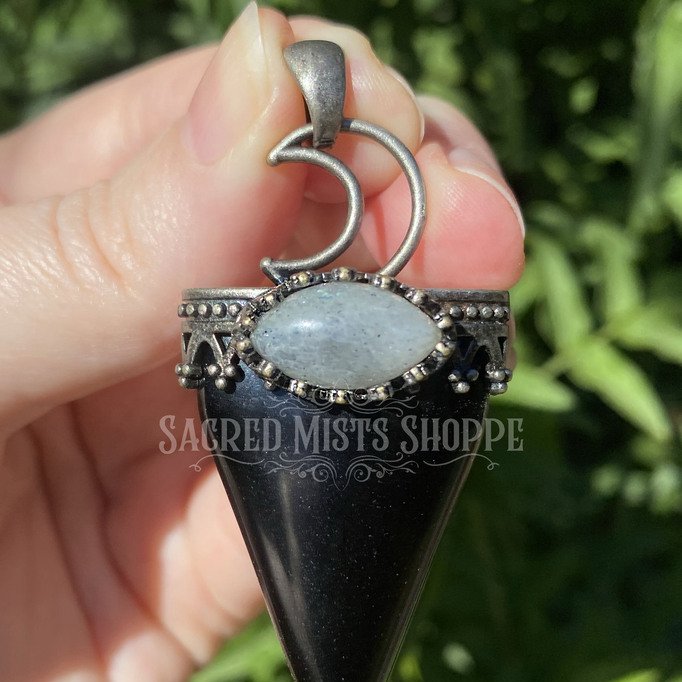sacredmists's tweet photo. Our black agate and labradorite crescent moon protection pendant is handcrafted with Tibetan silver and genuine gemstones and crystals. This powerful jewelry piece is stunning and in limited quantities! https://t.co/KiNi1Jy56P
.
#gemstonejewelry #witch #crystals #sacredmists https://t.co/sgzAlzr7jo