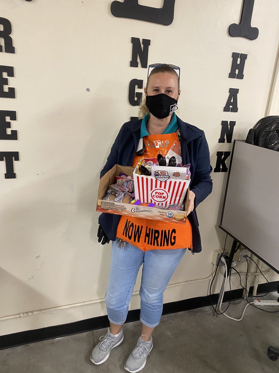 NYgal24's tweet photo. So excited to share that I not only received my 💎 Homer award today but my department was #3 in sales for quarter #3 #soproudofmyteam https://t.co/6w46eUmSRN