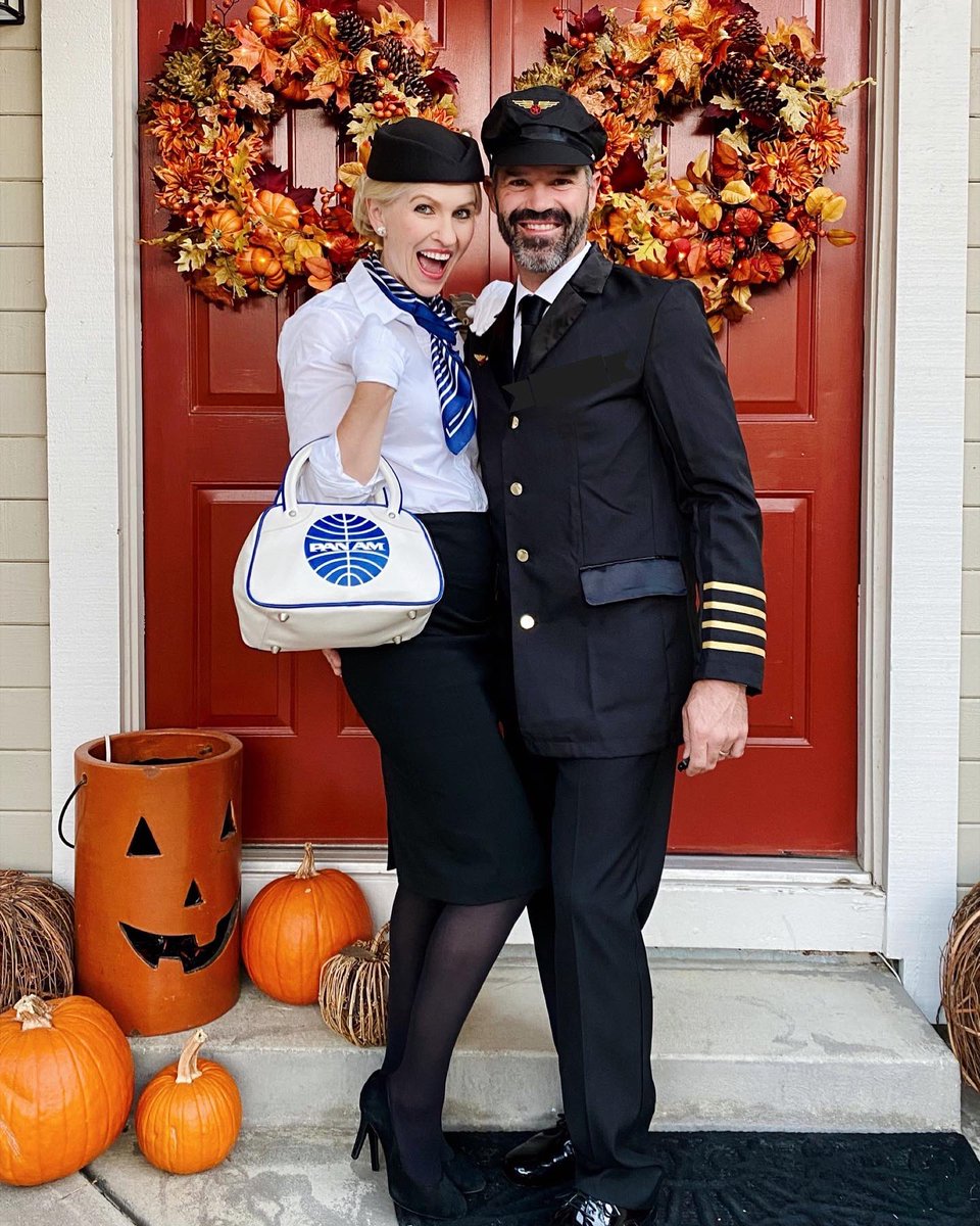 Rebecca_Strom's tweet photo. Our flight crew ✈️✈️✈️ lots of precious cargo!!! #Halloween2021 #PanAm #TrickOrTreat https://t.co/THsZ9hkFdu