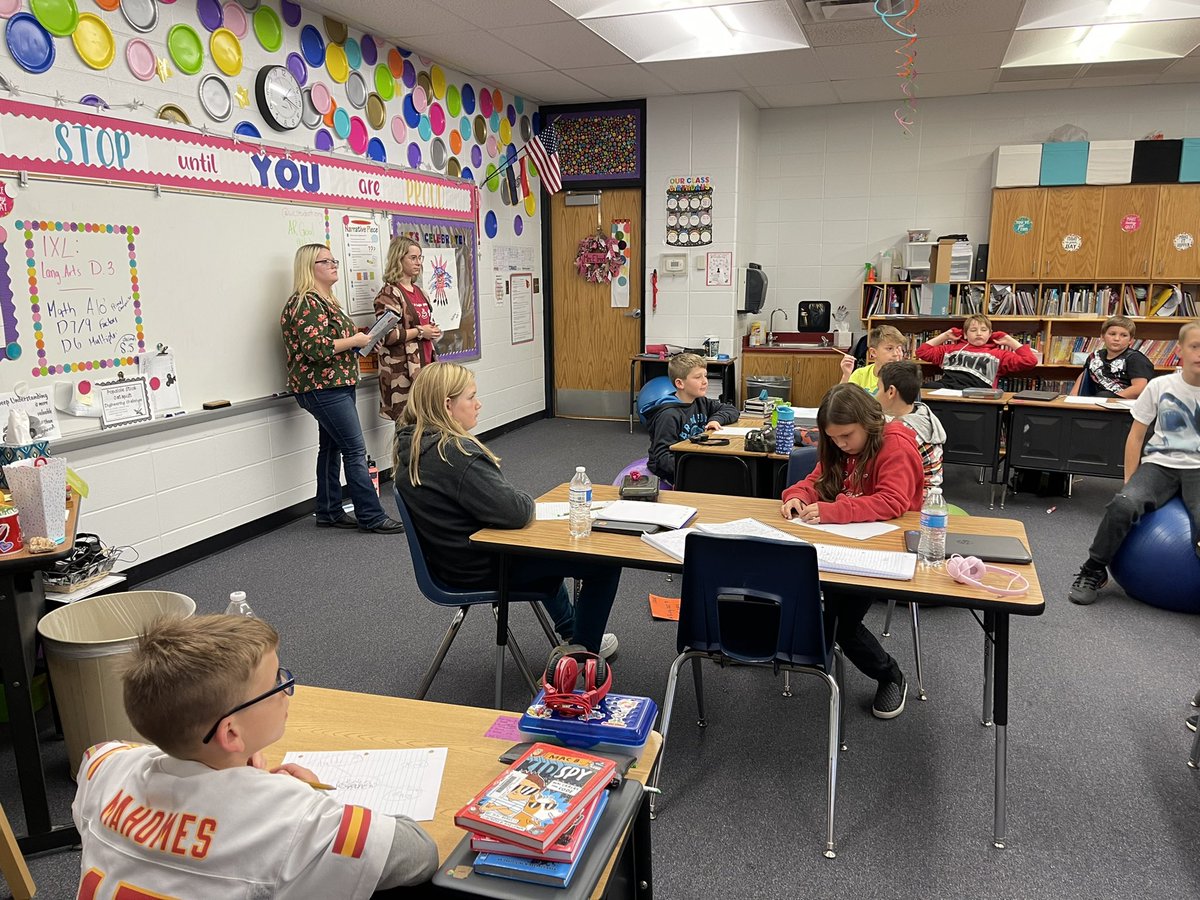 Techy_w_IT's tweet photo. Today a couple of my past fourth graders came and taught a lesson to my current Ss. It was so much fun to see these young ladies in my room again and this time teaching. 💜 #proudteacher #wcedchat https://t.co/tzZzppXM82