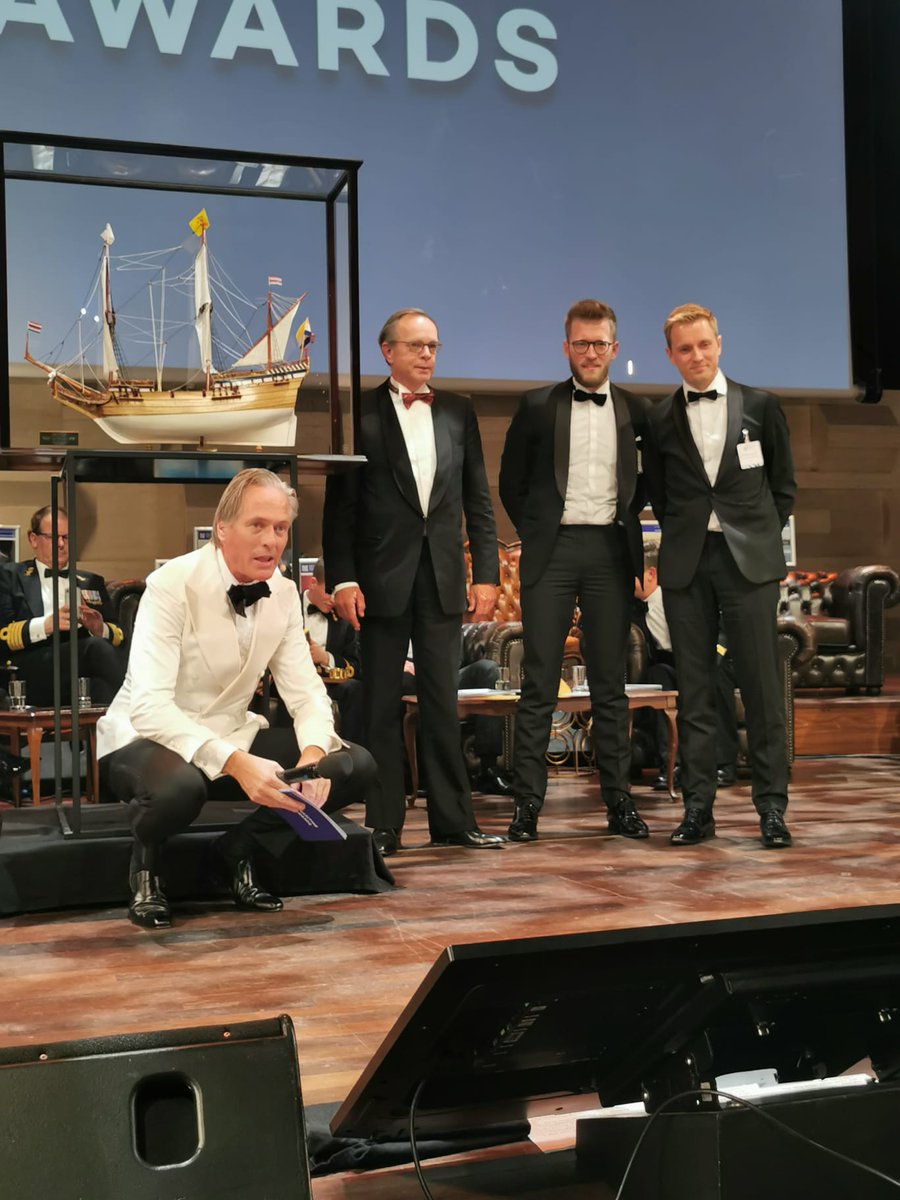 De winnaar van de Maritime Award KNVTS Schip van het Jaar is @Damen met de Veerboot Bryggen! 🎉

Met dit ontwerp kan het OV in Kopenhagen, waar <a href="/ArrivaGroup/">Arriva Group</a> het schip in gebruik neemt, grote stappen maken naar een emissieloos bedrijf.

#maritimeawards
maritime-awards.nl/2021/10/29/ov-…
