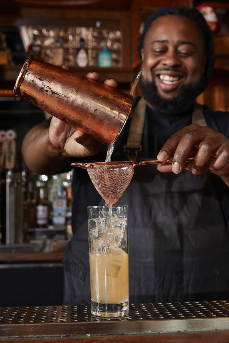 EatGuideSeattle's tweet photo. Friday night at Kristi Brownโs soul food outpost means cocktails; Sunday mornings are for corn bread french toast (but also more cocktails).
@VisitSeattle @SeattleMet
https://t.co/kJks0wnGey
#TheEatGuide #seattle #visitseattle #communionseattle #seattlemet #food #seatteleats https://t.co/uykEqBy0qI