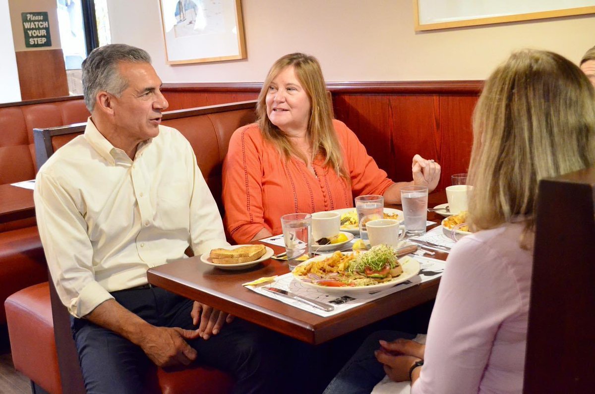 Jack4NJ's tweet photo. I’ve been spending my last day on the trail visiting small businesses throughout the state, the backbone of the New Jersey economy, & talking to their owners and supporters. This morning, it was at Matthew’s Colonial Diner in Waldwick and the Daily Treat in Ridgewood. #LetsFixNJ https://t.co/iZFit1e6AY