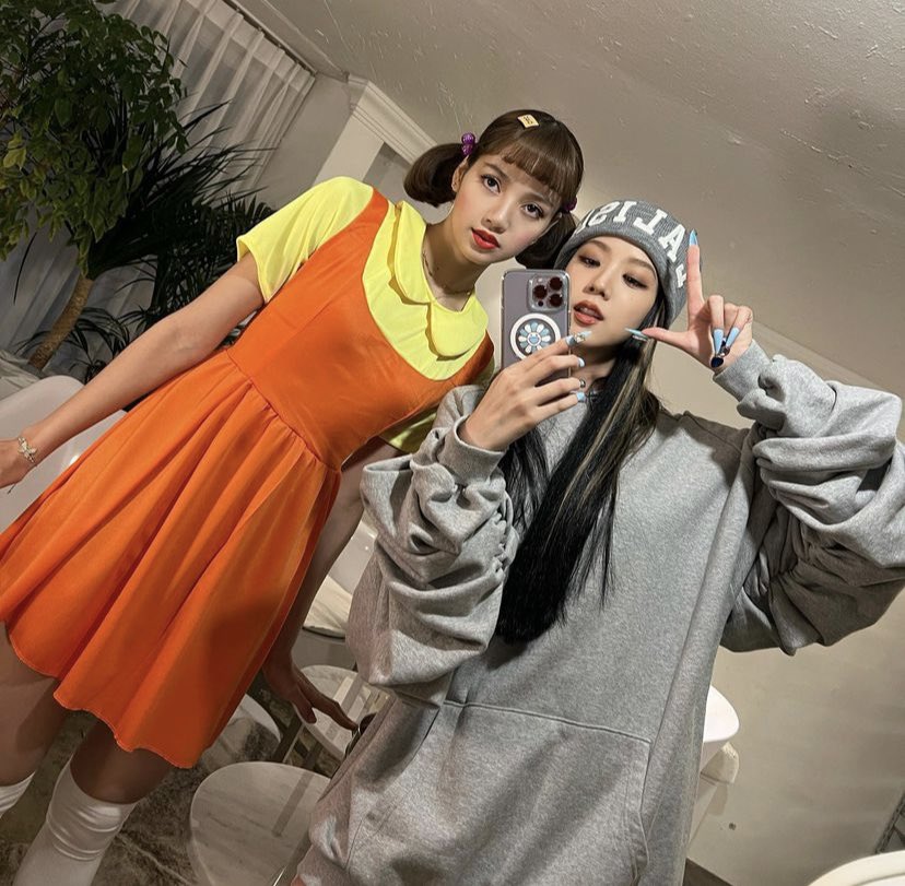 LISANATIONS_'s tweet photo. LISA sets another record of 33 hours and 7 minutes to surpass 12M likes on Instagram!

She is the first K-pop and Asian act to ever achieve this! 

🔗 https://t.co/eolP9Ma1Lf https://t.co/AbIYG8GahQ
