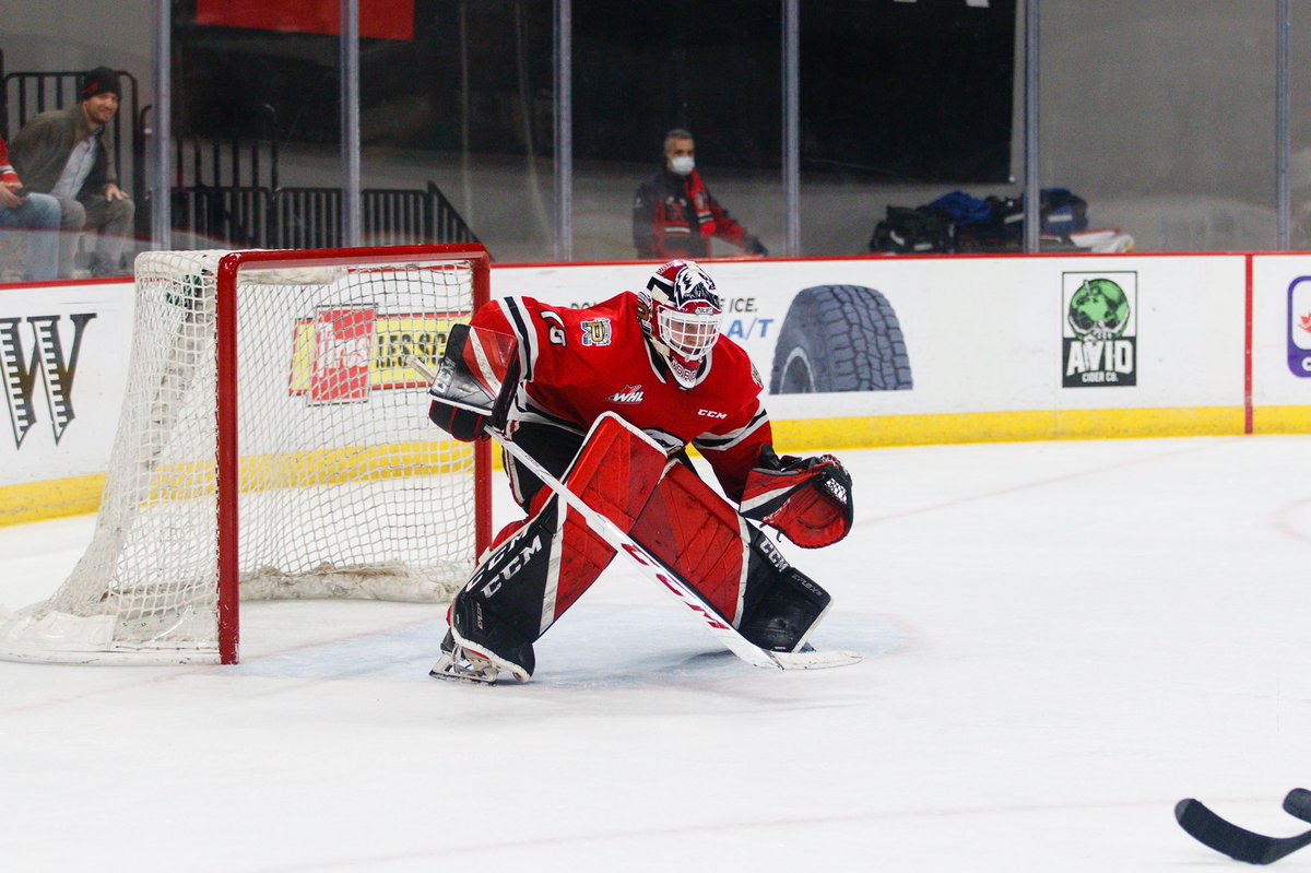 pdxwinterhawks's tweet photo. Our favorite duo. 🤩

3️⃣1️⃣➕7️⃣0️⃣

#NationalGoalieDay https://t.co/hHZDphVs8H