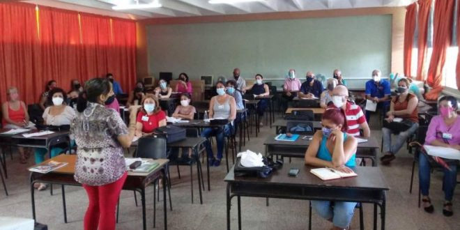 Regresa la vida universitaria a nuestras aulas, poco a poco vamos saliendo adelante,son muchas las metas y las ganas de hacer por nuestro país y por el futuro. No lo podrán impedir los que se empeñan en destruir los sueños #CubaViva #SomosContinuidad <a href="/DiazCanelB/">Miguel Díaz-Canel Bermúdez</a> <a href="/DrRobertoMOjeda/">Dr. Roberto Morales Ojeda</a>