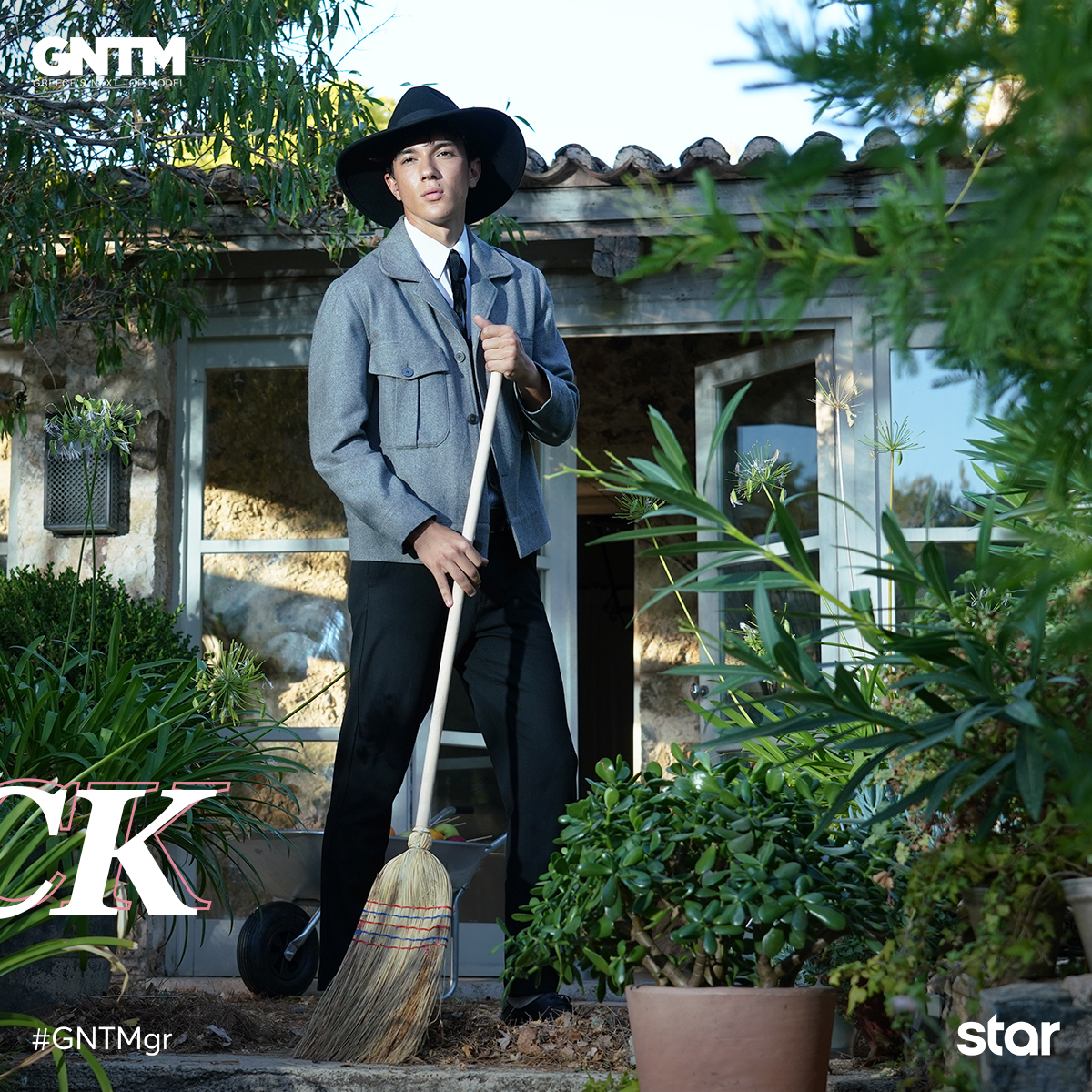 GNTMgreece's tweet photo. Οι Amish είναι μια παραδοσιακή κοινότητα γνωστή για την απλή ζωή και ντύσιμο καθώς και την απροθυμία να υιοθετήσουν τις ανέσεις της τεχνολογίας. Ένα challenge αρκετά απαιτητικό! #GNTMgr #StarChannelTv @StarChannelGr #obscoura #2plus1equals2 #dante #savapile #TsakirisMallas https://t.co/R6KWCTOk62