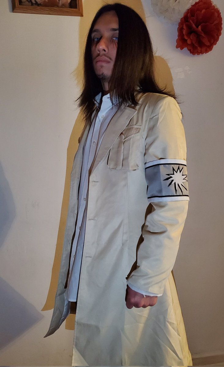 Palillo101's tweet photo. I was Eren Yeager for this Halloween. This is one of my favorite cosplays I've ever done. Happy Halloween. #tatakae #aot https://t.co/rOLUeRIiyP