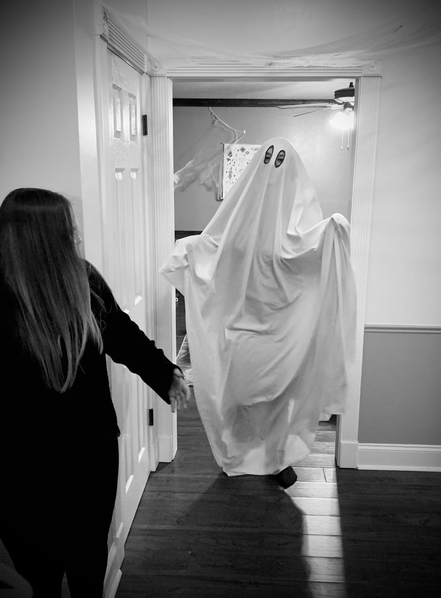 emilylansing's tweet photo. October 31st vs. November 1st

#october31st #November1st #november #Halloween #boo https://t.co/5alCbZIqyb