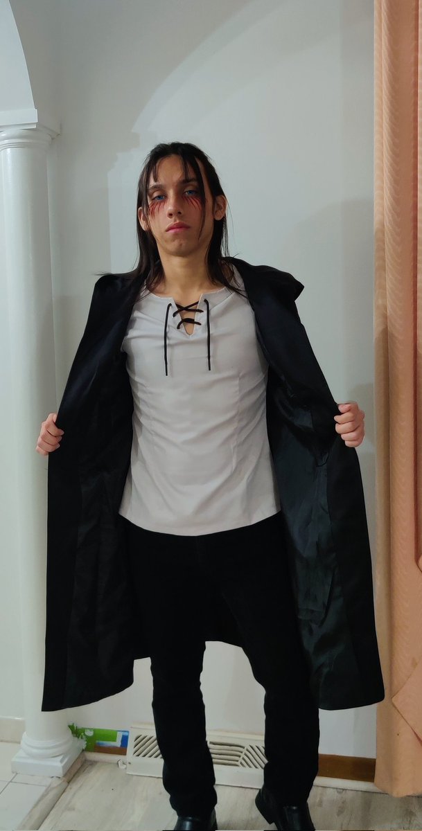 Palillo101's tweet photo. I was Eren Yeager for this Halloween. This is one of my favorite cosplays I've ever done. Happy Halloween. #tatakae #aot https://t.co/rOLUeRIiyP