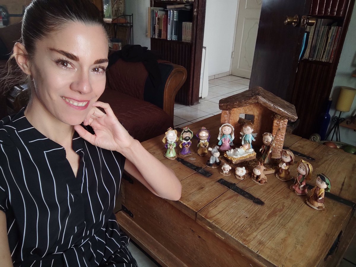 _ale8a_'s tweet photo. Hice un nacimiento y a los abuelitos de UP 🎈😃🥰 #coldporcelain #cute #christmas #2021 #lovely #upcouple https://t.co/sclKbqPXp5
