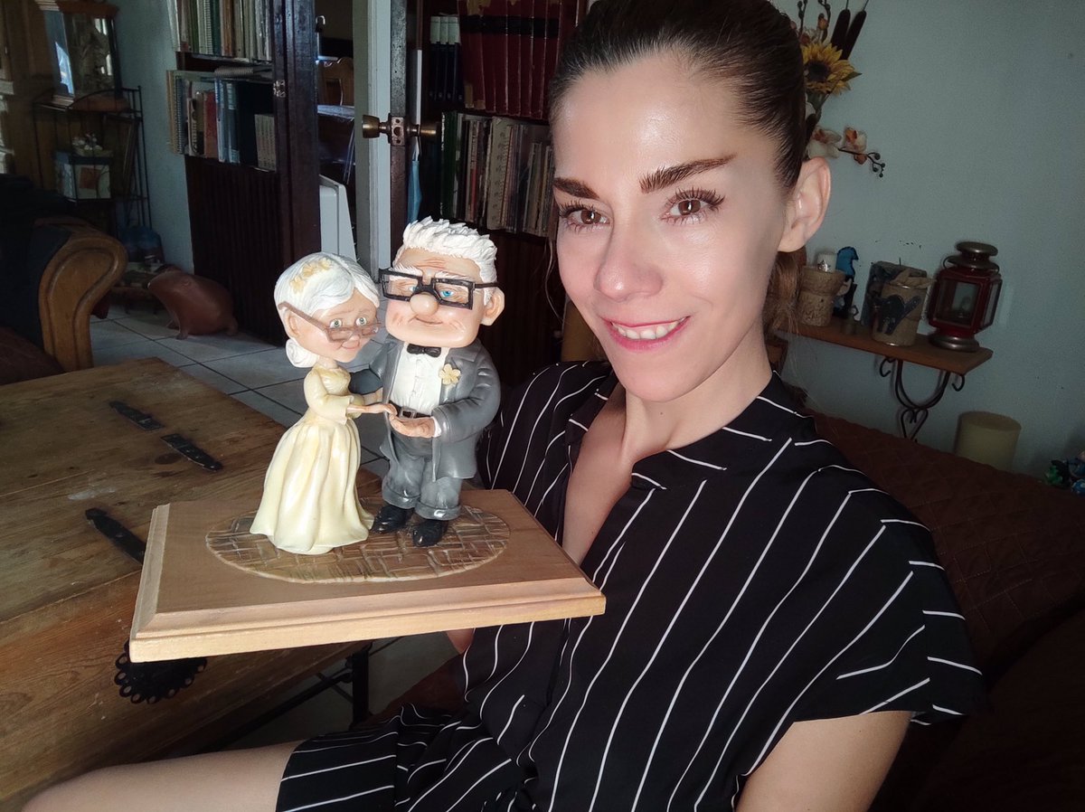 _ale8a_'s tweet photo. Hice un nacimiento y a los abuelitos de UP 🎈😃🥰 #coldporcelain #cute #christmas #2021 #lovely #upcouple https://t.co/sclKbqPXp5