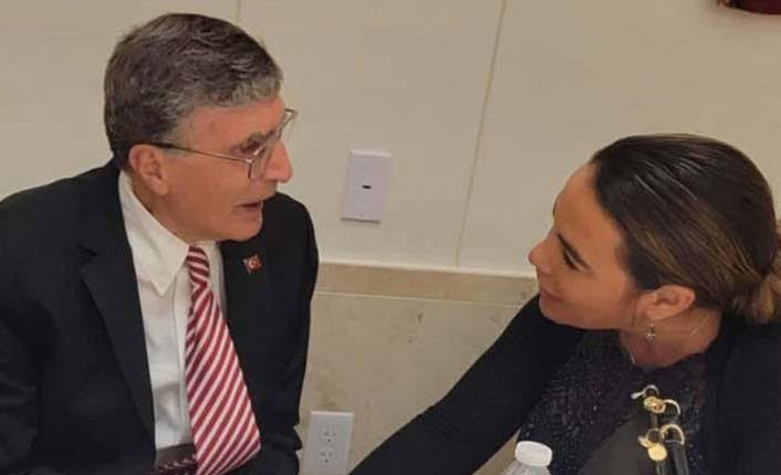 Aziz Sancar, Alparslan Türkeş'in kızı Ayyüce Türkeş Taş'ı Sancar Türk Kültür Merkezi'nin açılışına davet etti.

Sancar, 1972'de, Beşiktaş Ülkü Ocakları'nda çektirdiği fotoğrafı gösterdi ve "Yaptığım hizmetlerle Başbuğumun ideallerini yaşatıyorum." ifadelerini kullandı.