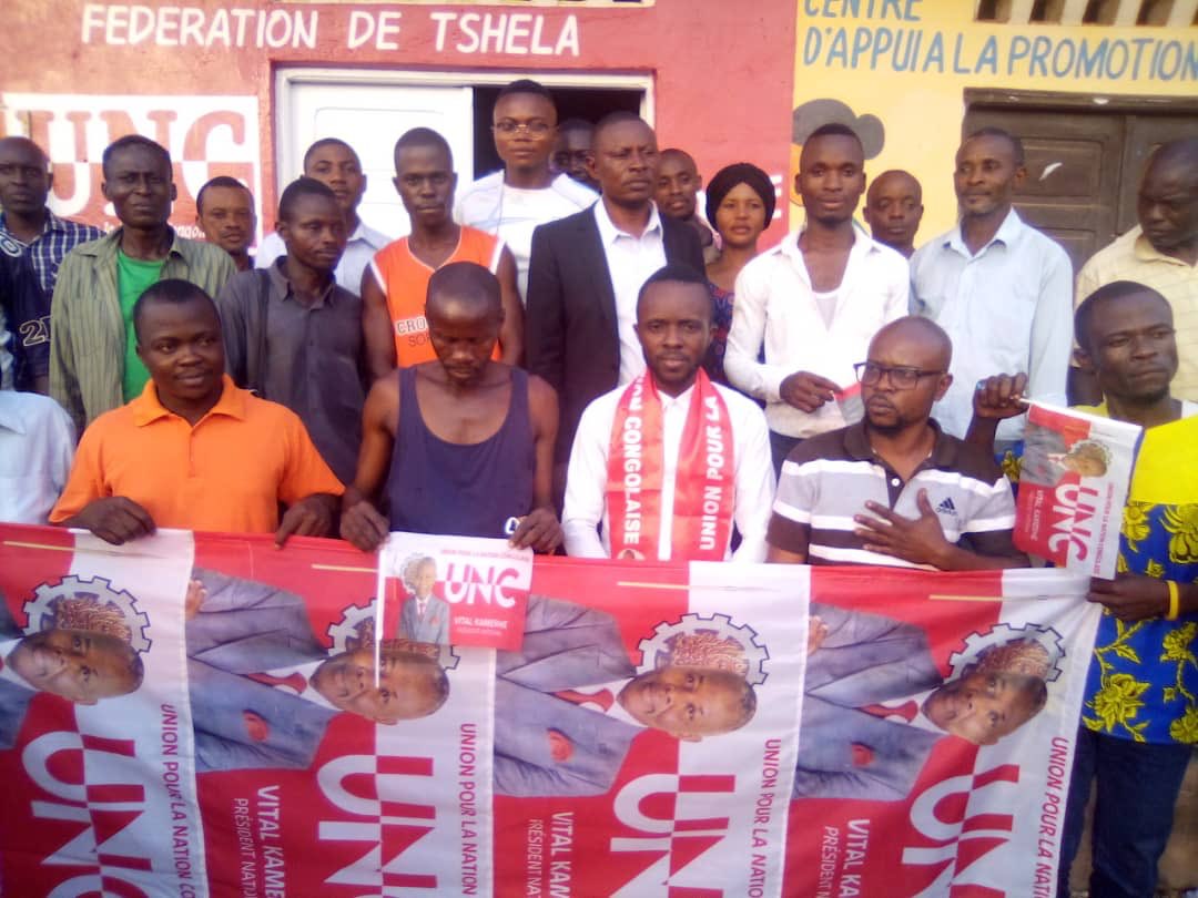 BillyKambale1's tweet photo. Comme dans une religion avec la foi d’un long chemin vers l’espérance. 
Les rouges blancs se réunissent de partout. Ici nous sommes à Tshela dans le Kongo Central. 

Cap sur l’objectif !!! https://t.co/eyh4V7cc7L