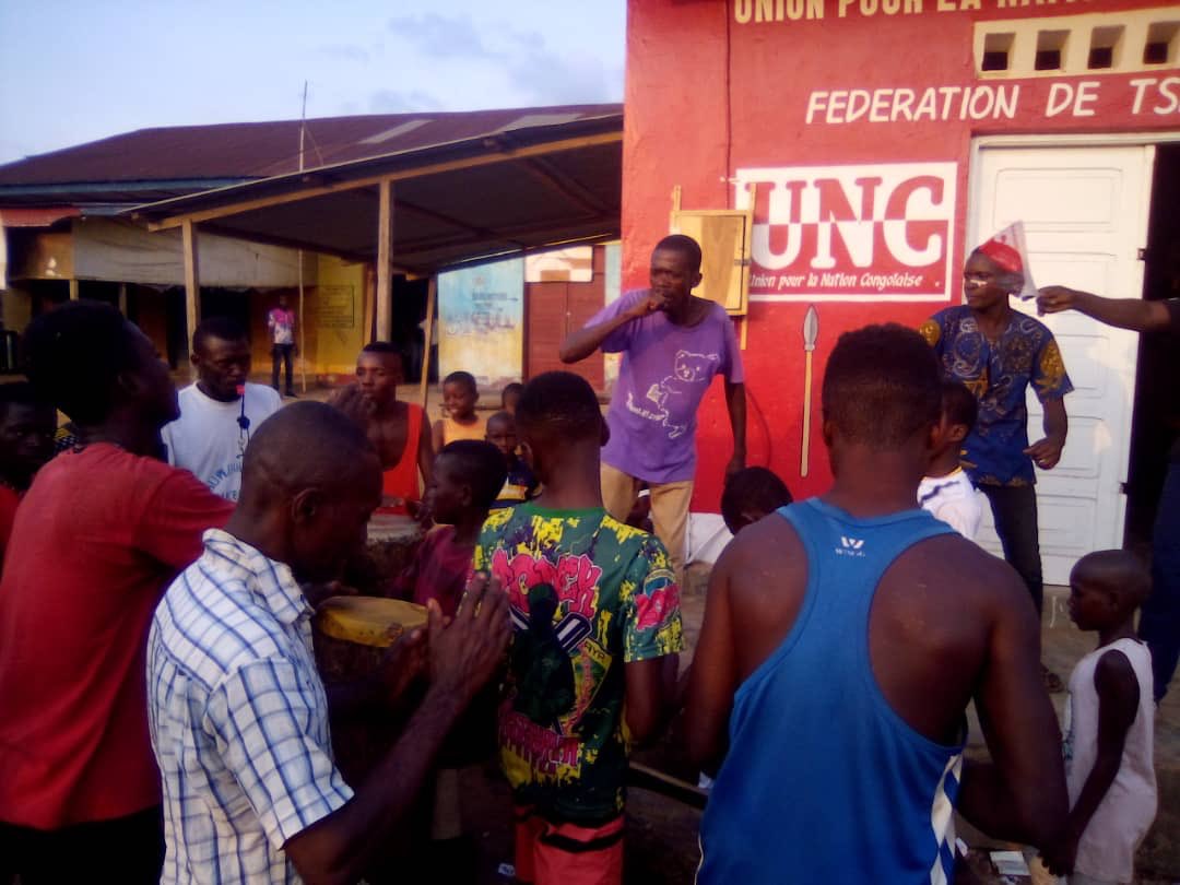 BillyKambale1's tweet photo. Comme dans une religion avec la foi d’un long chemin vers l’espérance. 
Les rouges blancs se réunissent de partout. Ici nous sommes à Tshela dans le Kongo Central. 

Cap sur l’objectif !!! https://t.co/eyh4V7cc7L