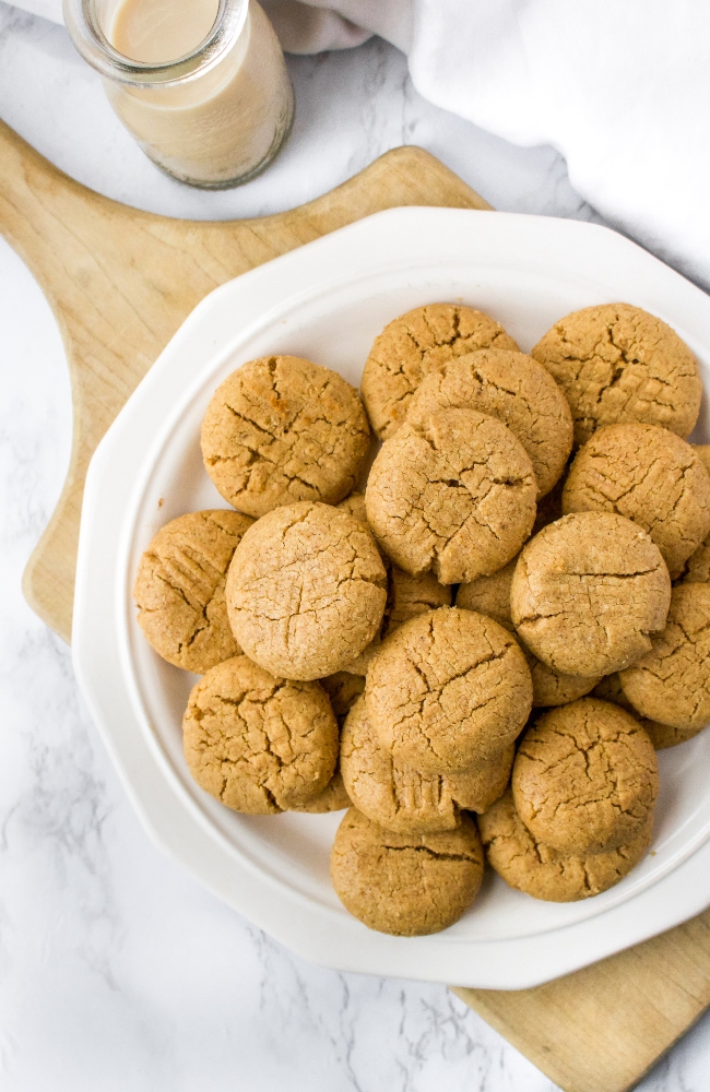 🥜😍 Let's celebrate #WorldVeganDay by kicking off holiday baking season with our go-to #VeganCookies:
plantpowercouple.com/recipes/vegan-… 

#veganbaking #vegandesserts #peanutbuttercookies #plantpowercouple #veganism #plantbased #holidayseason #peanutbutter #cookies #NovemberWish #VeganDay