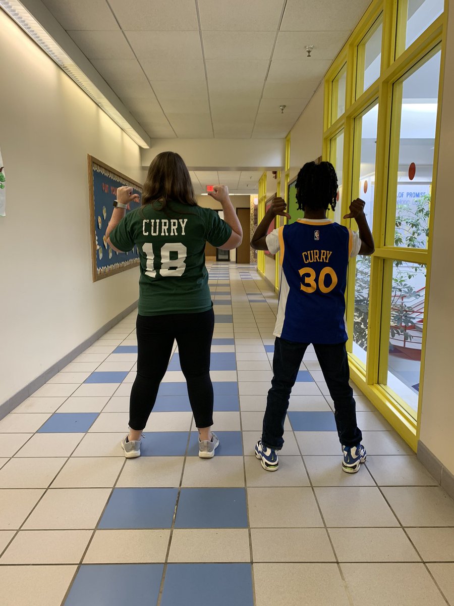 mrs_curry122's tweet photo. When you and your students have your last name on their back! @JTRobertsSCSD #famouslastnames #sportsday https://t.co/PhKfZuUrmh