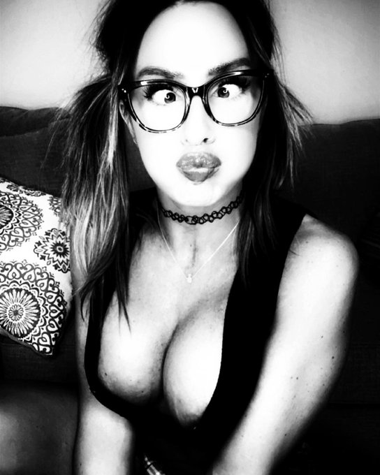 Just me being me wanna come say hey! #silly #theeyes #viral #creator https://t.co/DpynpY5WIu<a href="/tag/silly"class="tags">#silly</a><a href="/tag/theeyes"class="tags">#theeyes</a><a href="/tag/creator"class="tags"><span>#creator</span></a><a href="/tag/viral"class="tags"><span>#viral</span></a>
