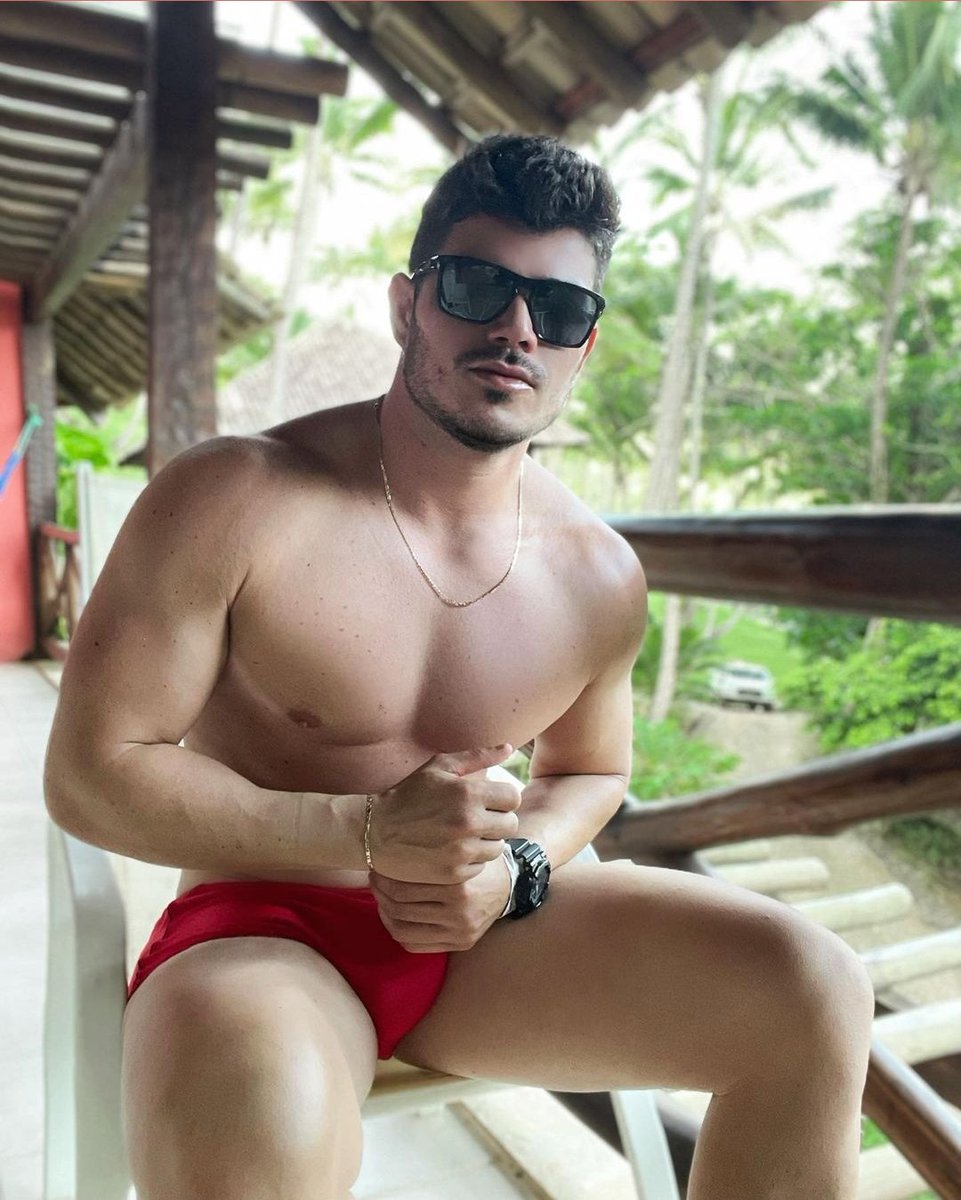 c_jpgadelha's tweet photo. tá, mas e o JP Gadêlha de sunga vermelha 🔥 https://t.co/kKeoJ4hkdF