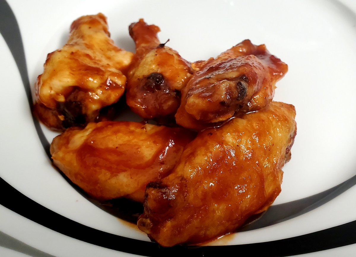 Skylaocean's tweet photo. Loganberry BBQ wings
#Buffalo Thanks to #BuffaloInABox https://t.co/hOAqBK2AOJ