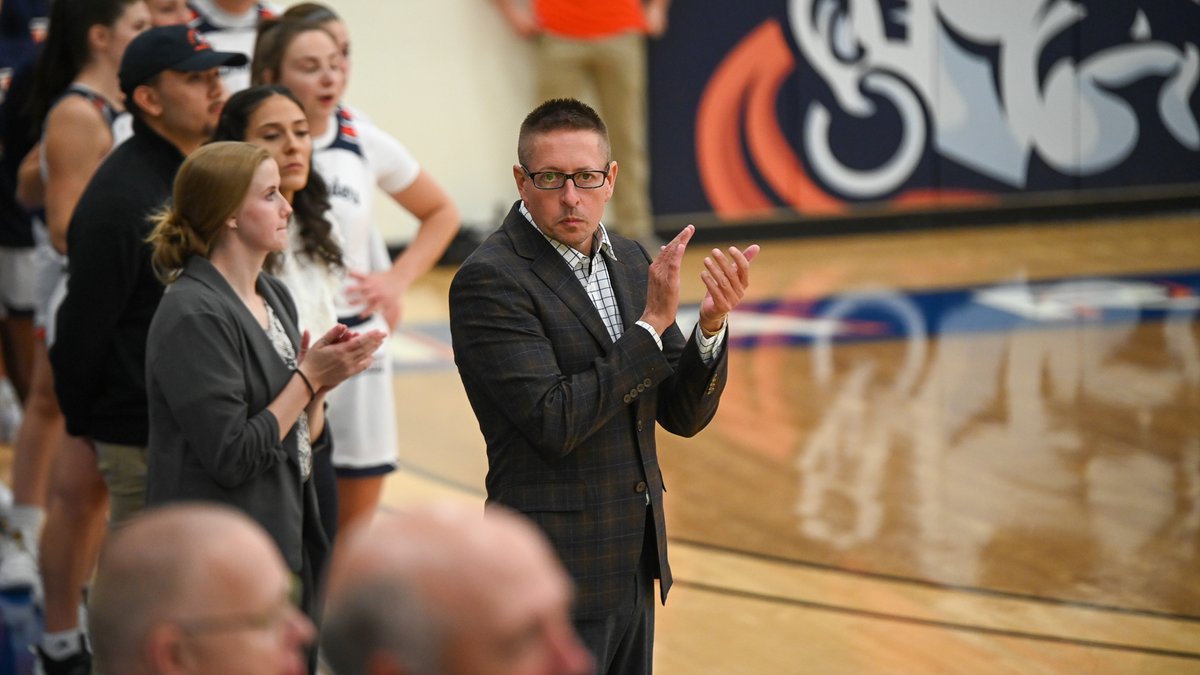 umarysports's tweet photo. SPYGLASS #2 | What a great crowd! Thanks to all who came out tonight for our first @UMaryWomenBball game of the season. Coach @neumania_UMARY and the Marauders appreciate you. See ya #BackInTheMAC in a couple weeks! #HooksUp #LifeAtMary https://t.co/eQKFXYSWBa