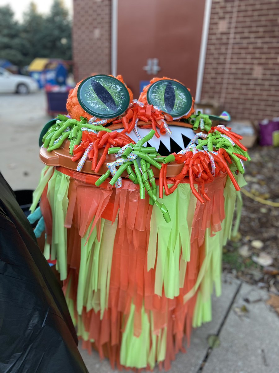Thank you all so much for supporting our Trunk -or-Treat event this year. WOW! What an amazing and surprising turnout we had!! To those of you who put together a fabulously creative  trunk, those of you who donated bags of candy, and those of you who just joined in for the fun!