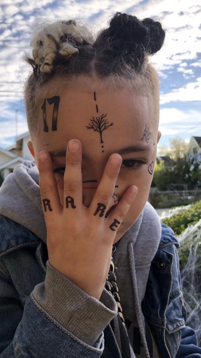 XMemorial's tweet photo. He won Halloween. 😍🖤

#LLJ #XXXTENTACION https://t.co/yykB5OWjvw