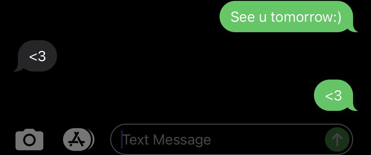 lauragsoda's tweet photo. Dating someone w a flip phone be like https://t.co/tCOPQnEl3M