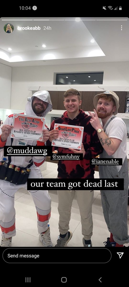 Reqagez's tweet photo. Peep @Symfuhny on his tip toes 💀 https://t.co/62KgDwrLsm