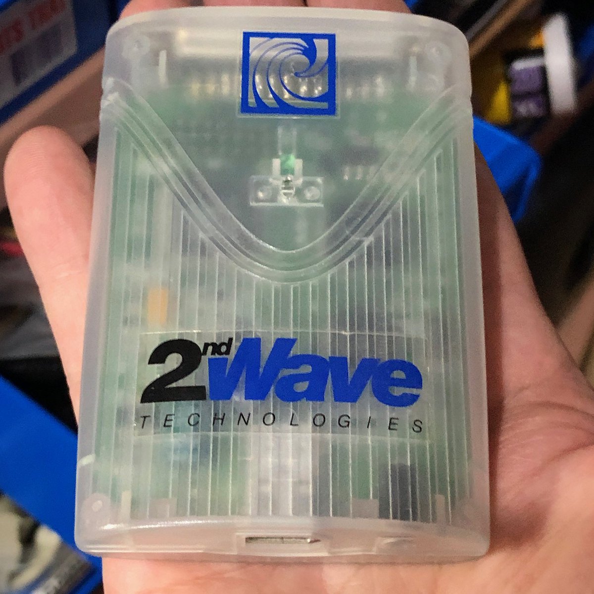 JAYTEEAU's tweet photo. I'm not a hoarder...
I'm a collector of tech antiquities
#firewire400 to #SCSI adaptor
I did a quick search...
Apparently I'm sitting an a gold mine ๐ https://t.co/IxLJTfZ4uA