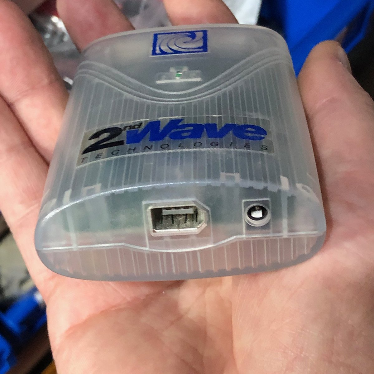 JAYTEEAU's tweet photo. I'm not a hoarder...
I'm a collector of tech antiquities
#firewire400 to #SCSI adaptor
I did a quick search...
Apparently I'm sitting an a gold mine ๐ https://t.co/IxLJTfZ4uA