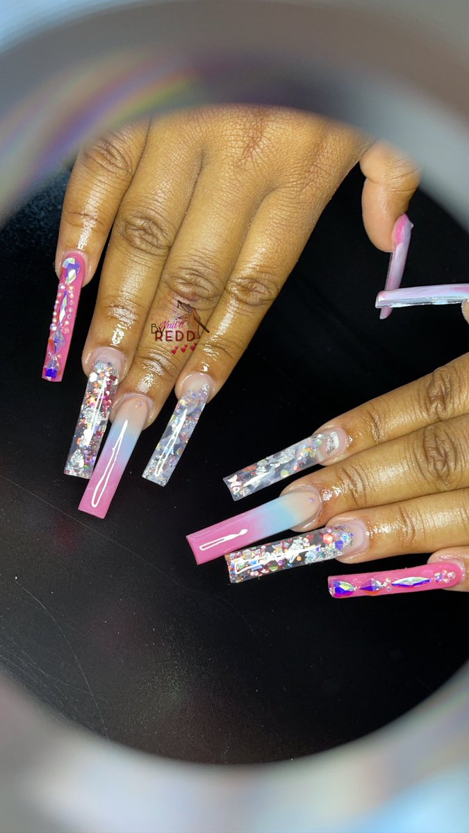 _DajNoLoaf's tweet photo. HEY !! My name is REDD 🙈😁 I go to #NCAT ! And I do nails💕💕 I am currently looking for 10-15 AMBASSADORS! Not only that, but the books are open for this week and I am taking new clients 🙌🏽 Go to naildby.Redd on Insta and support your #BlackBusiness &amp; for $0 hit that #RT😁 https://t.co/sTqgPLoLRR