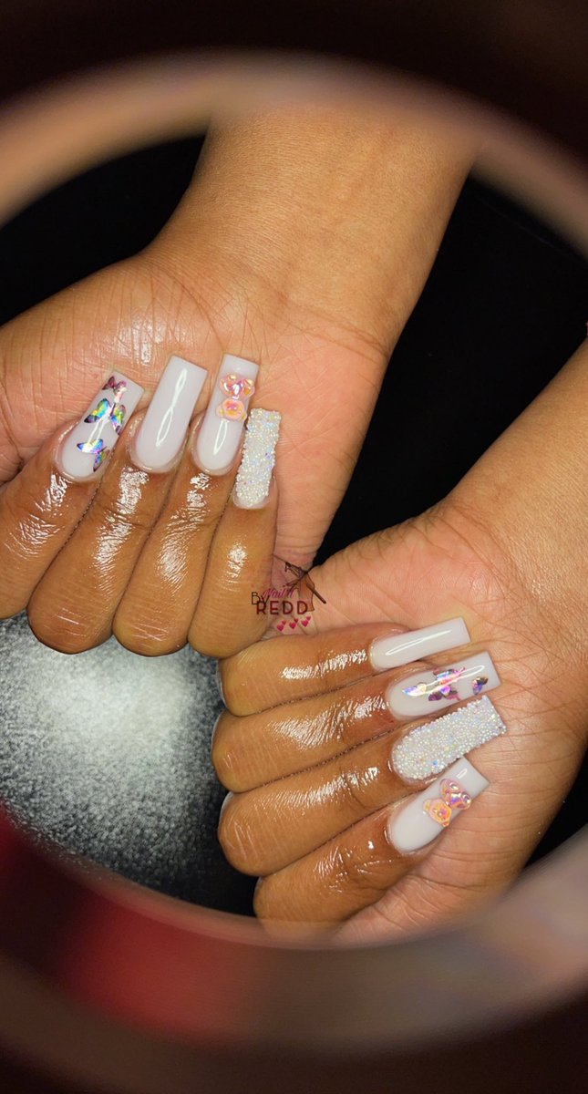 _DajNoLoaf's tweet photo. HEY !! My name is REDD 🙈😁 I go to #NCAT ! And I do nails💕💕 I am currently looking for 10-15 AMBASSADORS! Not only that, but the books are open for this week and I am taking new clients 🙌🏽 Go to naildby.Redd on Insta and support your #BlackBusiness &amp; for $0 hit that #RT😁 https://t.co/sTqgPLoLRR