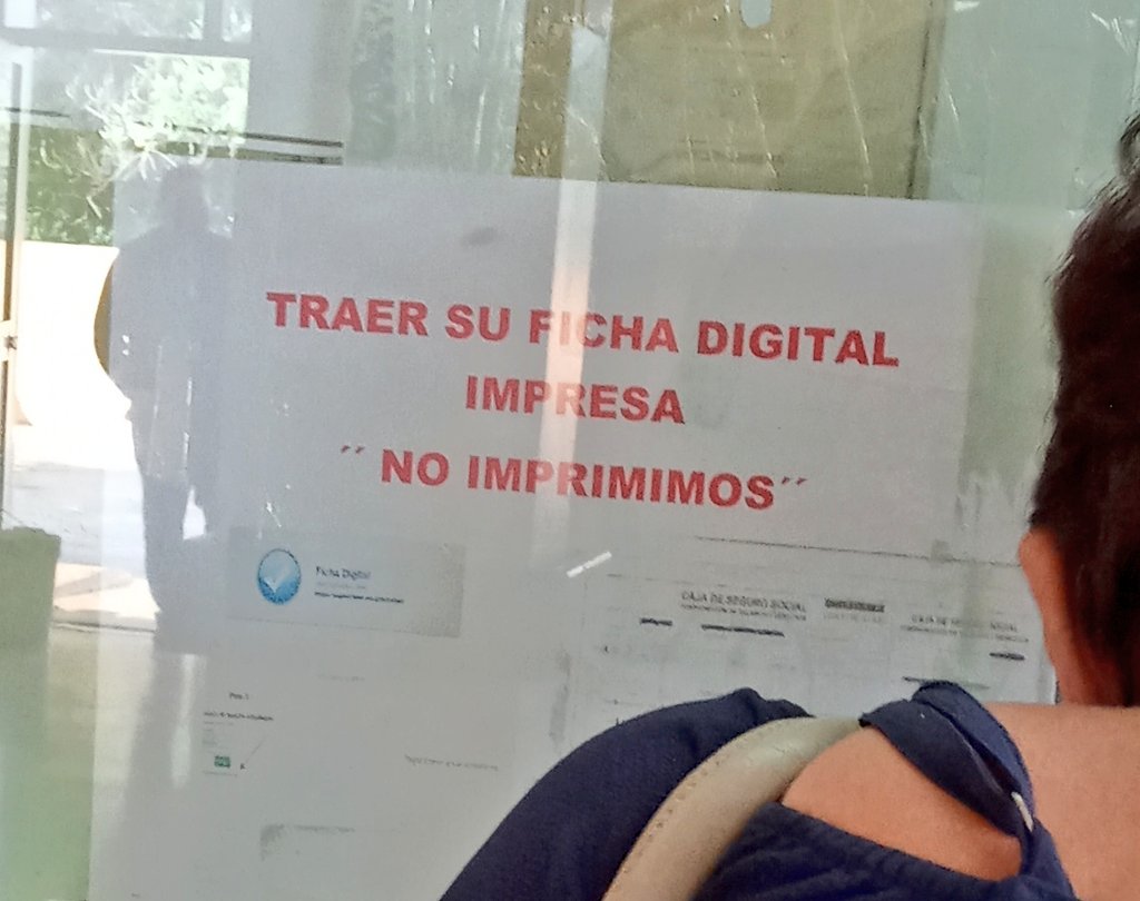 ¿Alguien puede explicar para qué la <a href="/CSSPanama/">CSSPanama</a> digitaliza la ficha de seguro y elimina la misma 'en papel', si aún su personal insiste en pedirla impresa? ¡Eso destruye el propósito de digitalizarla (la política de 'cero papel', la modernización y todo eso) <a href="/NitoCortizo/">Nito Cortizo</a>