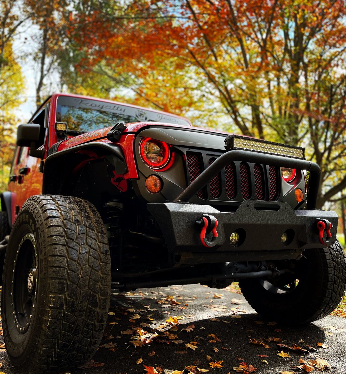 redheadinaredjk's tweet photo. 🍁🍂✌🏼🍁🍂 #JeepLife #Jeep #peacemaker #redjeeps #fall https://t.co/4nk8CCbIna