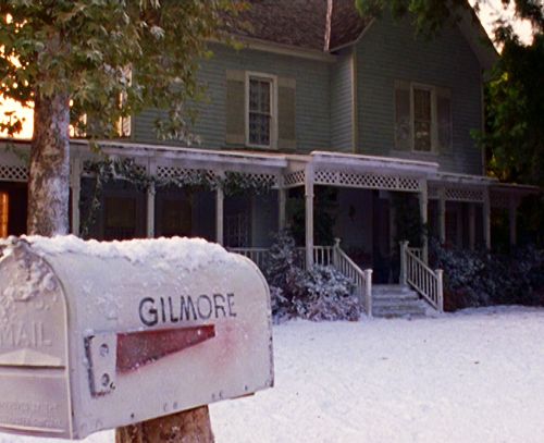 librasgovern's tweet photo. winter in stars hollow https://t.co/knpT1u5rQU