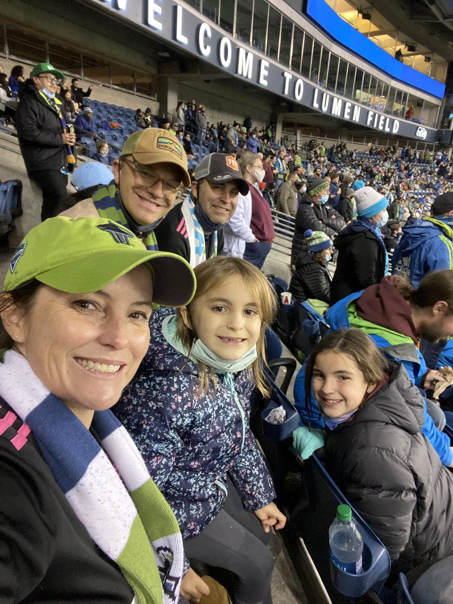 mcnewamy's tweet photo. #SoundersMatchday so happy to have friends in town! https://t.co/RZvJPuB7nI