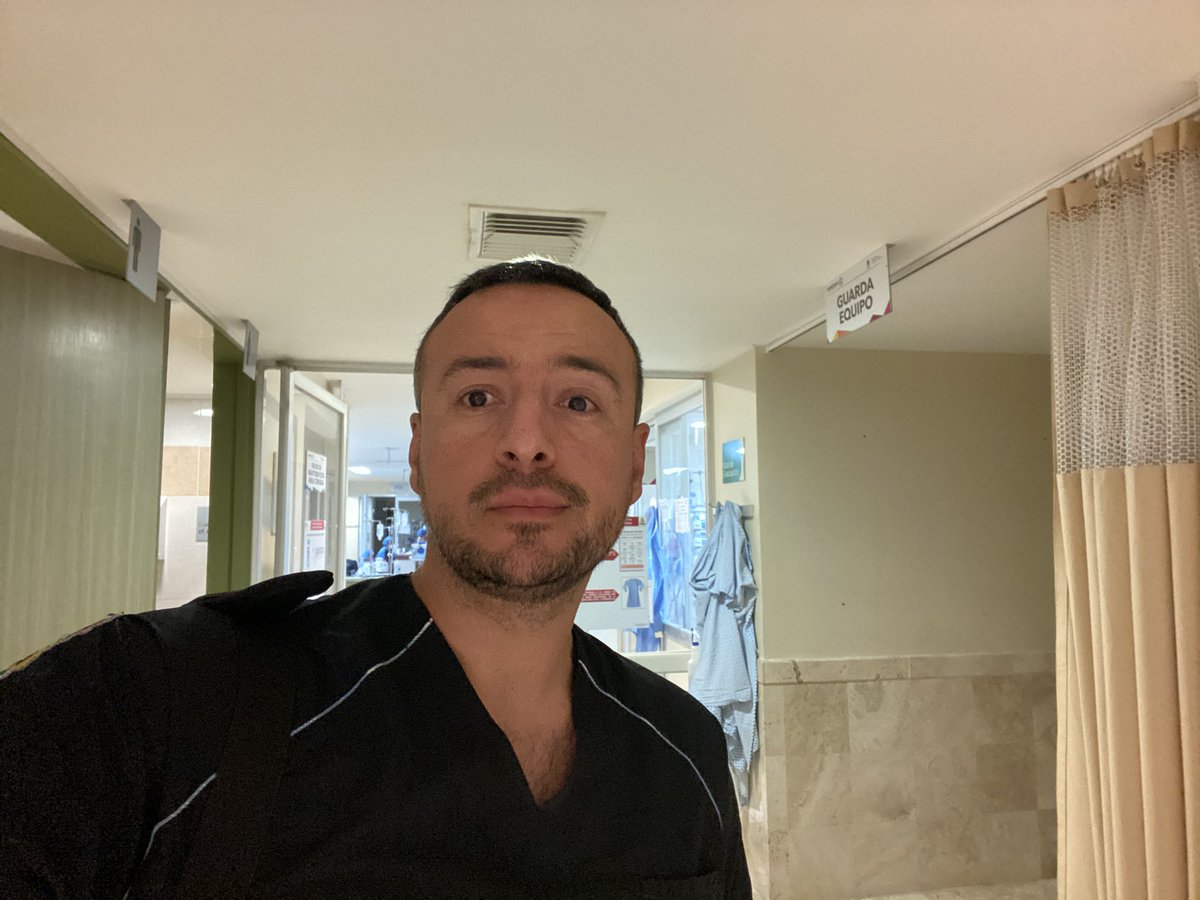 OrlandoRPN's tweet photo. Todo el día, toda la tarde, porque alguien debe horas porque se fue al #3erUpDate 😬 pero los pacientes de hoy no se iban a extubar ni traqueostomizar solos… amonos Alv ya https://t.co/OD6Y78QoZA