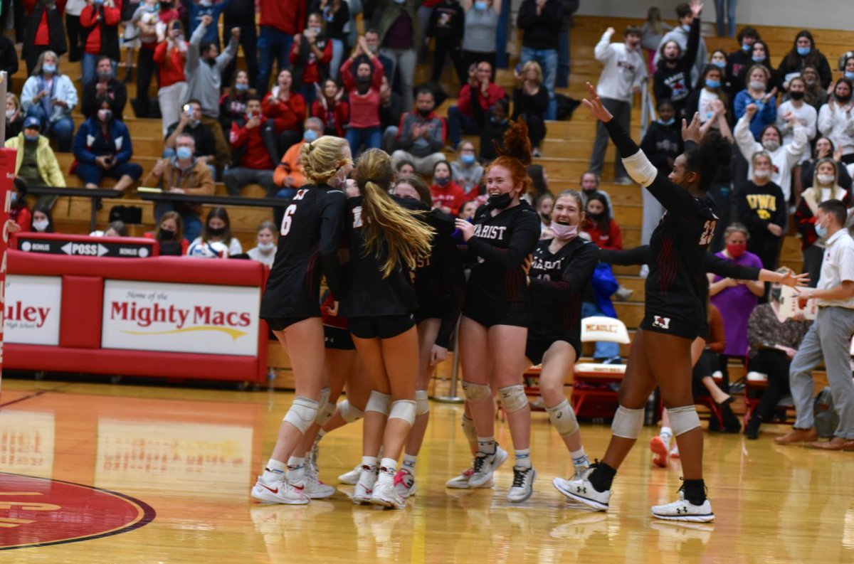 Tim_OBrien10's tweet photo. Marist defeats Lyons Township in dominant fashion in two sets to advance to Wednesday's sectional championship. Check out these @BevRevNews pics and stay tuned for the story tomorrow!

https://t.co/muVv3jBSI1 https://t.co/yCo1R9b4UT