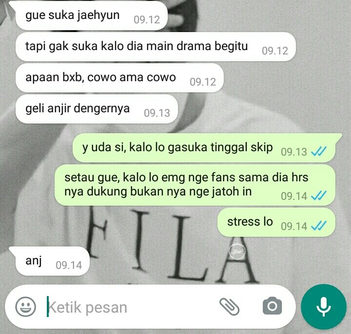 yllhcgraph's tweet photo. lah napa pada begini sih. sebenernya lo fans apa bukan. idol lo mau nunjukin bakat nya malah lo gituin. heran guee... https://t.co/dOGdzWVsLI
